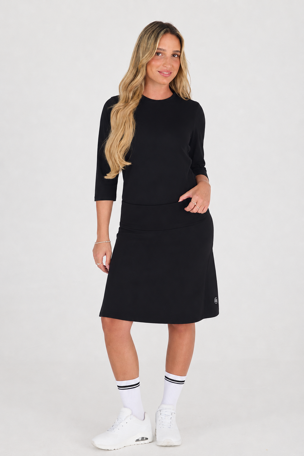 חצאית ספורט קצרה וצנועה MODEST SKIRTED