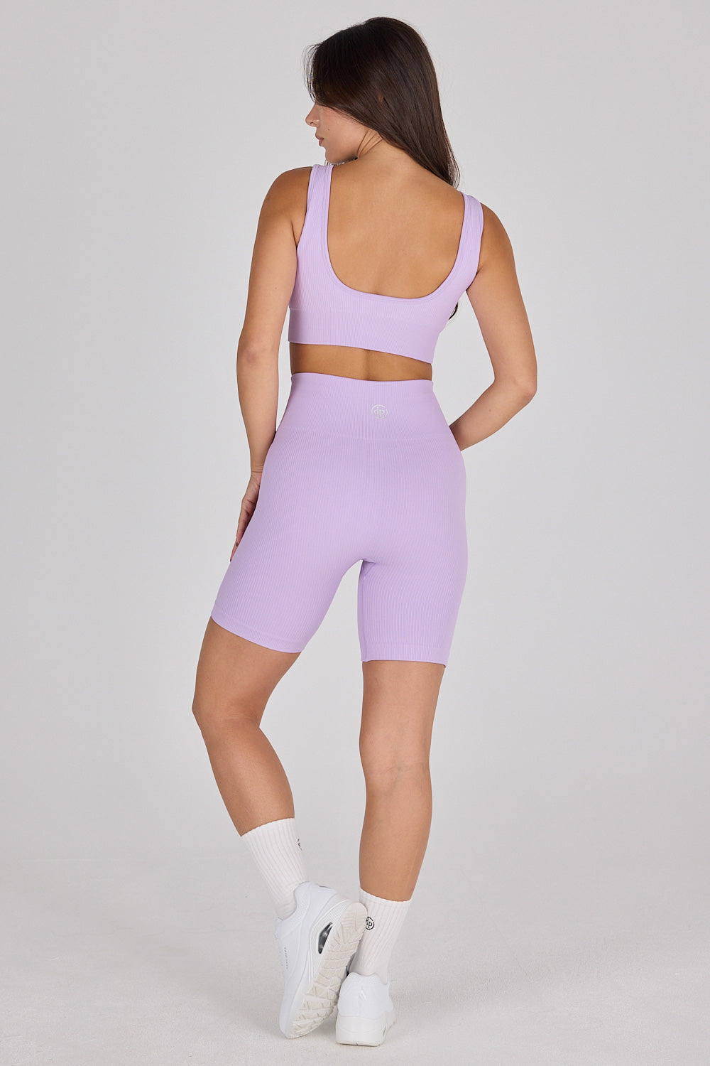 טופ חזייה בצבע סגול בהיר עם כתפיות אלגנטיות ונוחות, מבית DP Activewear