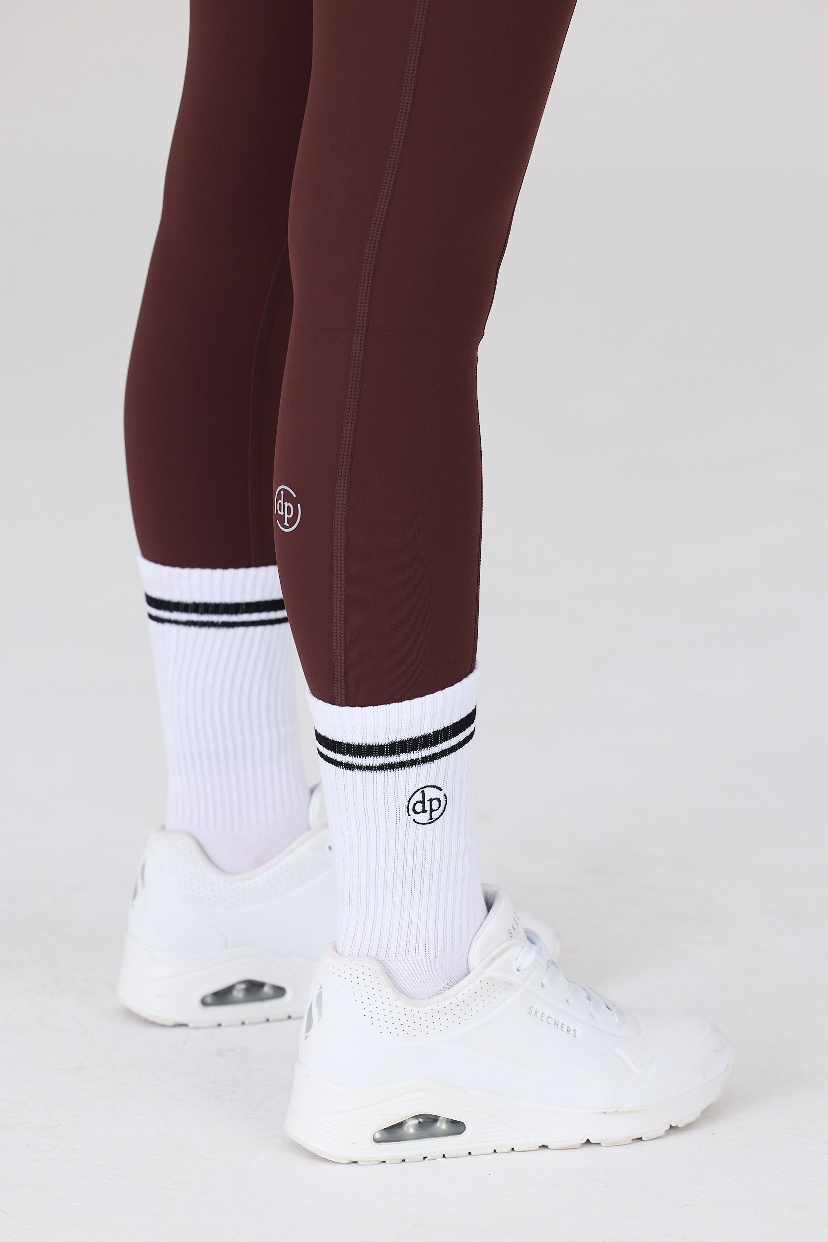 גרבי ספורט עם פסים dp LONG SOCKS LINE