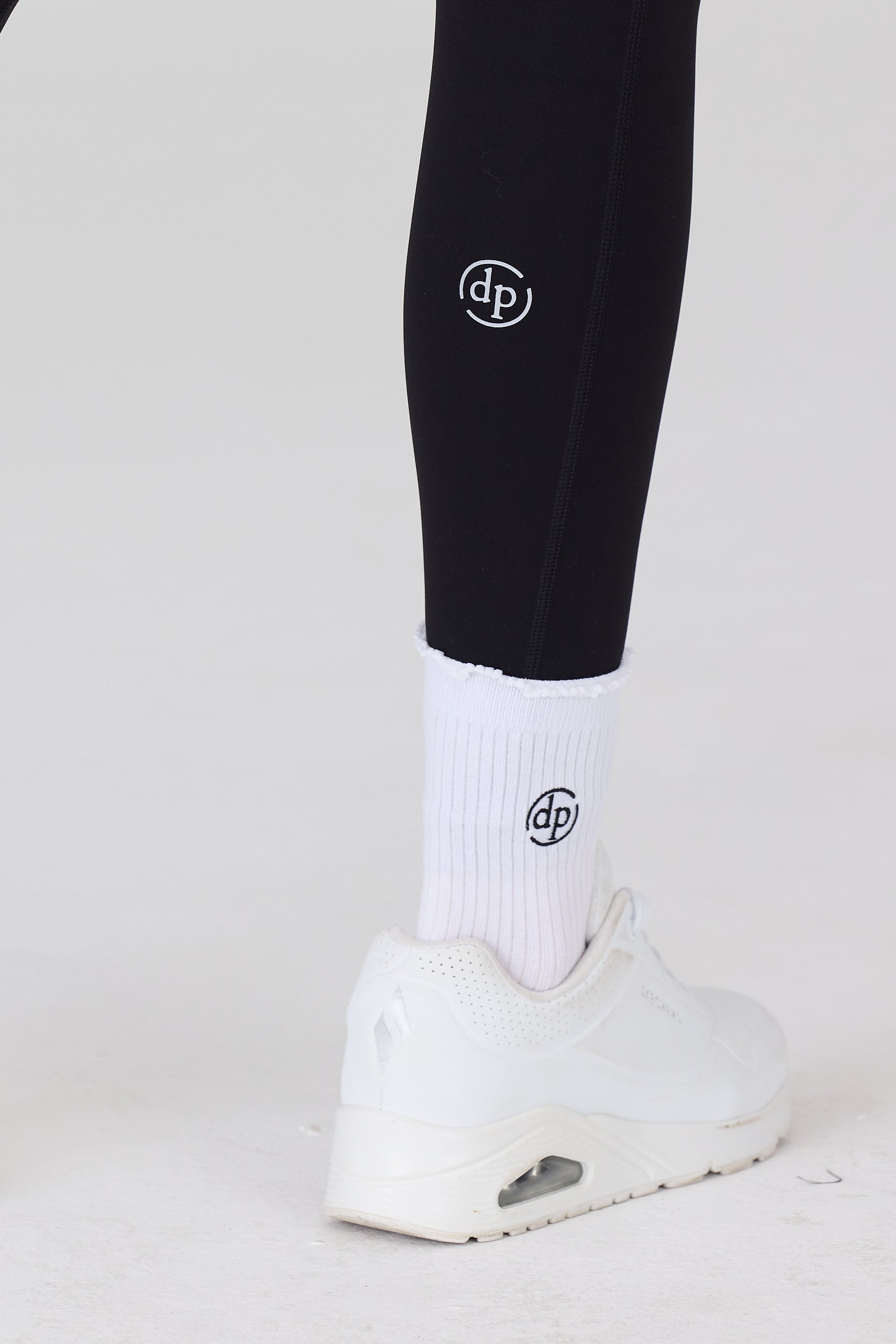 גרבי ספורט מסולסלות dp LONG SOCKS